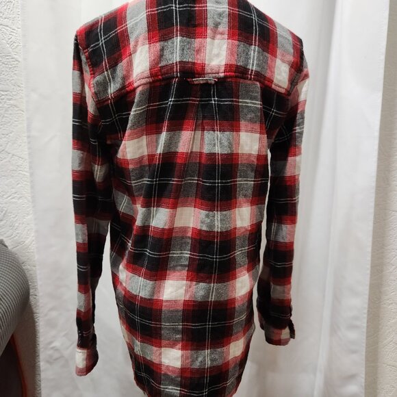 American Eagle Soft Boyfriend Fit Red and Black Plaid Flannel button down shirt - Picture 4 of 5